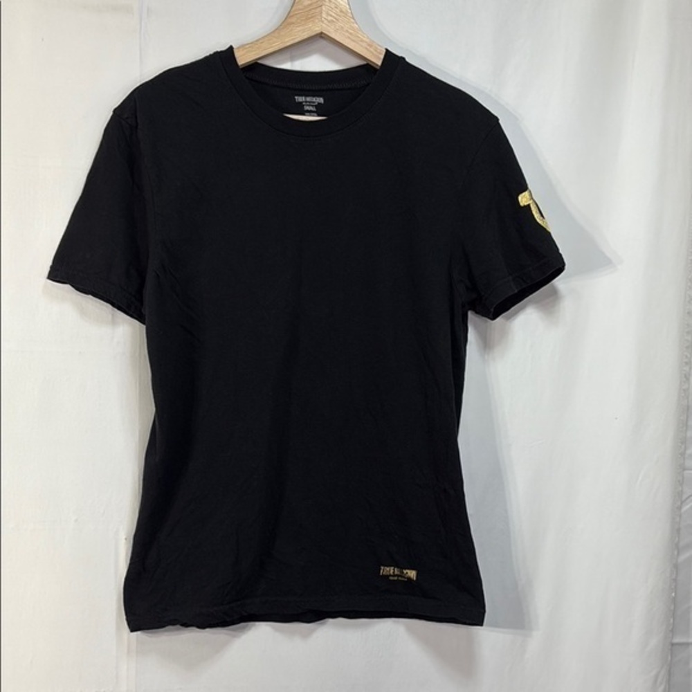 💌 True Religion Black and Gold Short Sleeve Tee